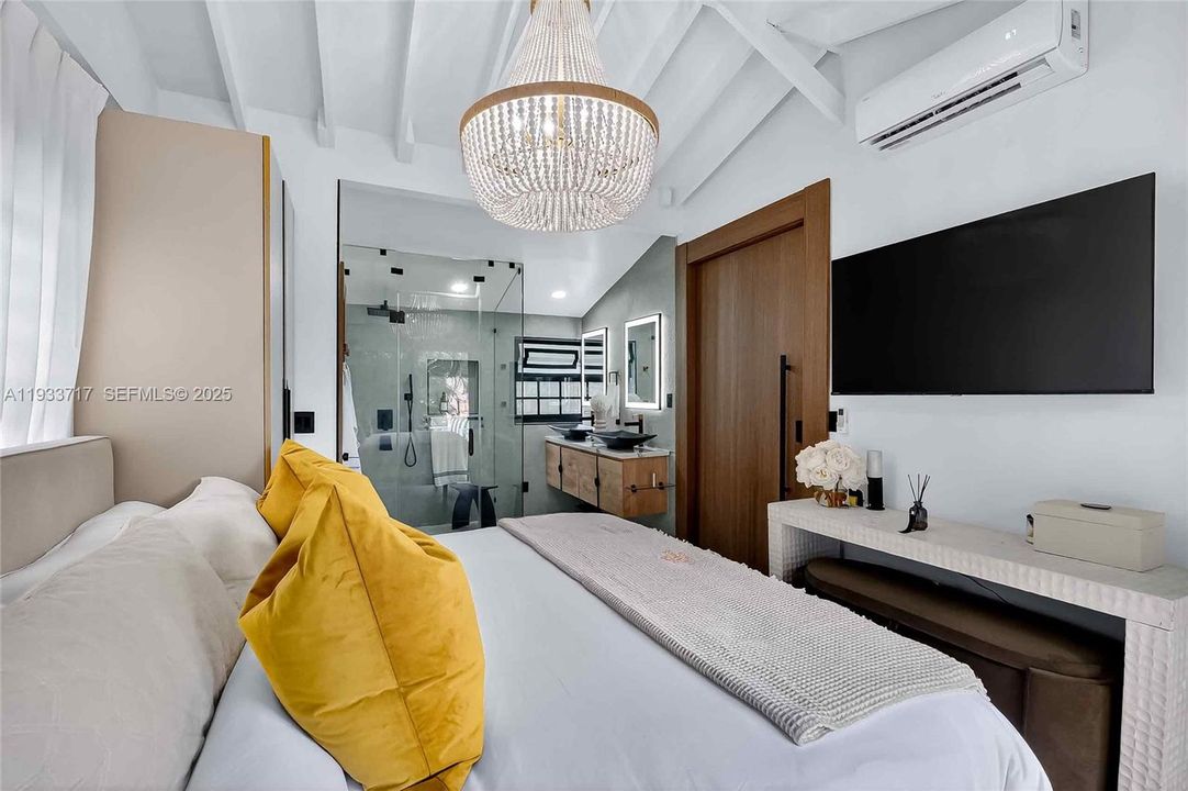 For Rent: $11,500 (3 beds, 3 baths, 2206 Square Feet)