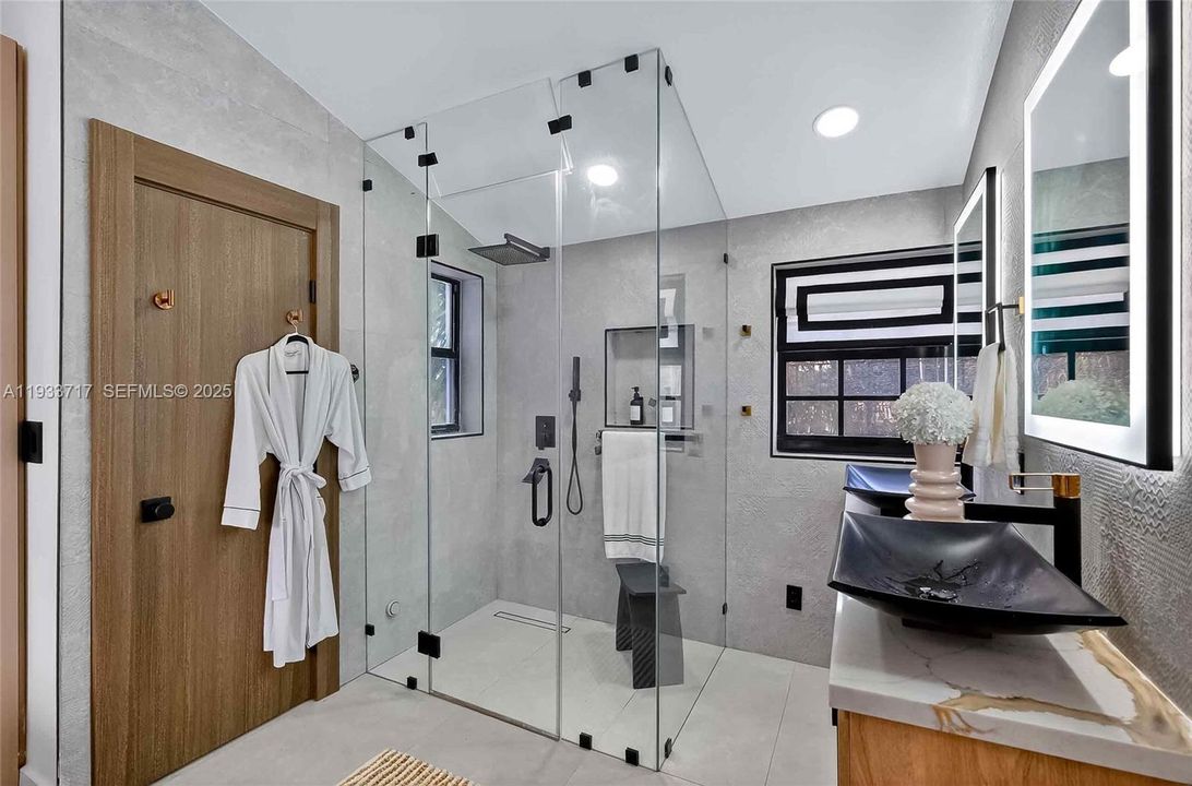 For Rent: $11,500 (3 beds, 3 baths, 2206 Square Feet)