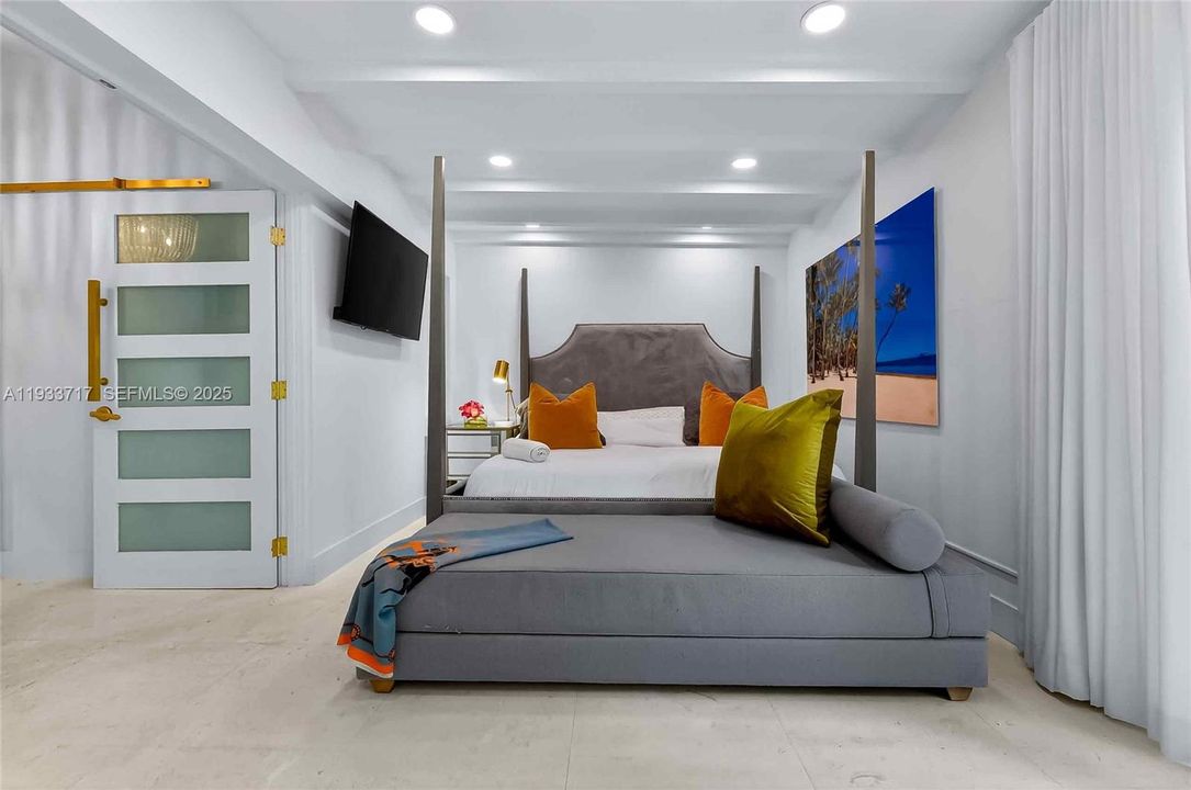 For Rent: $11,500 (3 beds, 3 baths, 2206 Square Feet)