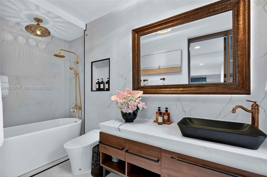 For Rent: $11,500 (3 beds, 3 baths, 2206 Square Feet)