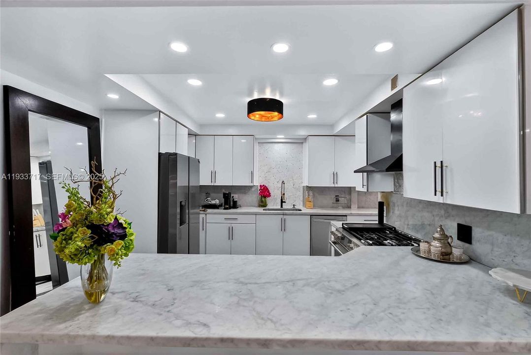 For Rent: $11,500 (3 beds, 3 baths, 2206 Square Feet)