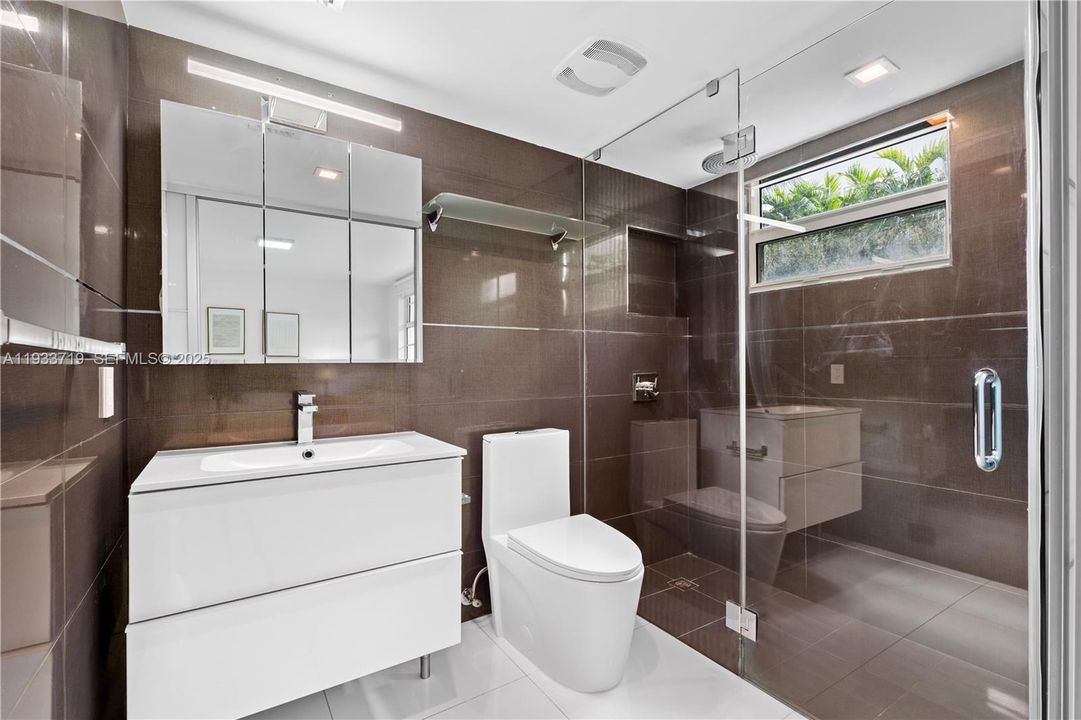 For Rent: $2,990 (1 beds, 1 baths, 630 Square Feet)