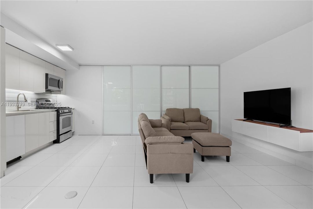 For Rent: $2,990 (1 beds, 1 baths, 630 Square Feet)