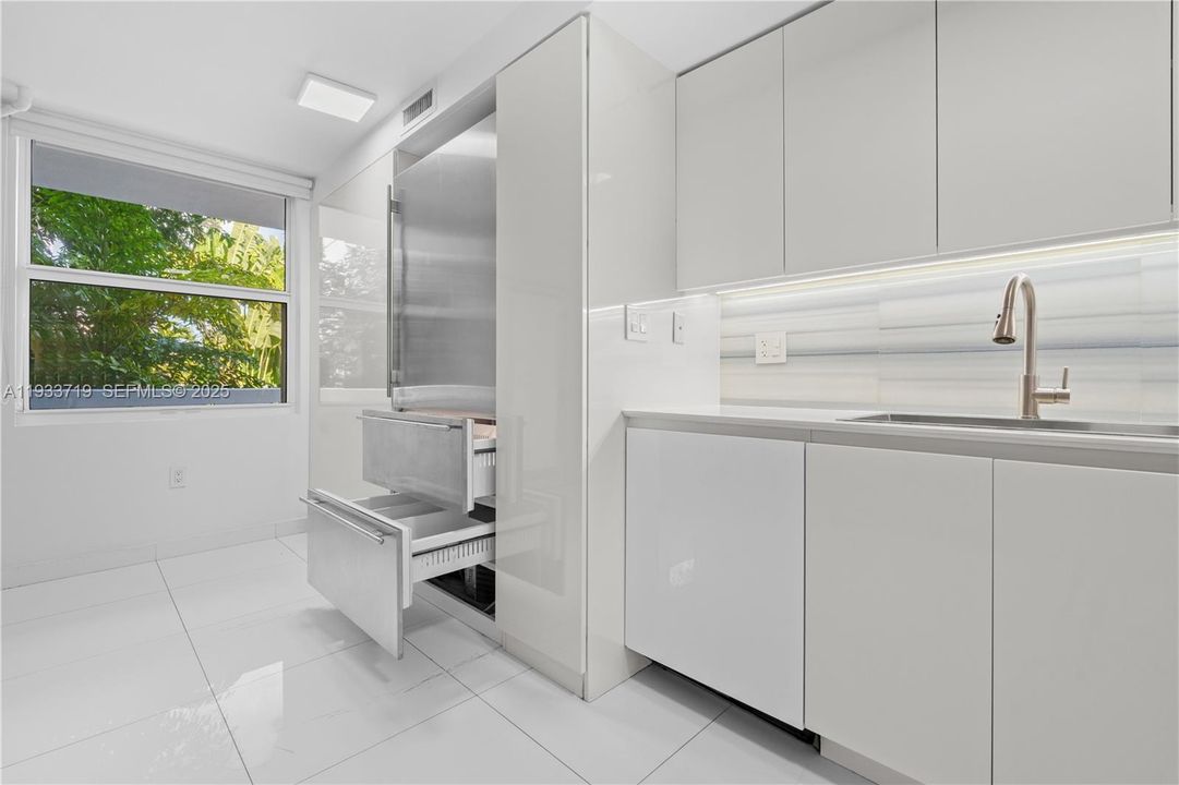 For Rent: $2,990 (1 beds, 1 baths, 630 Square Feet)