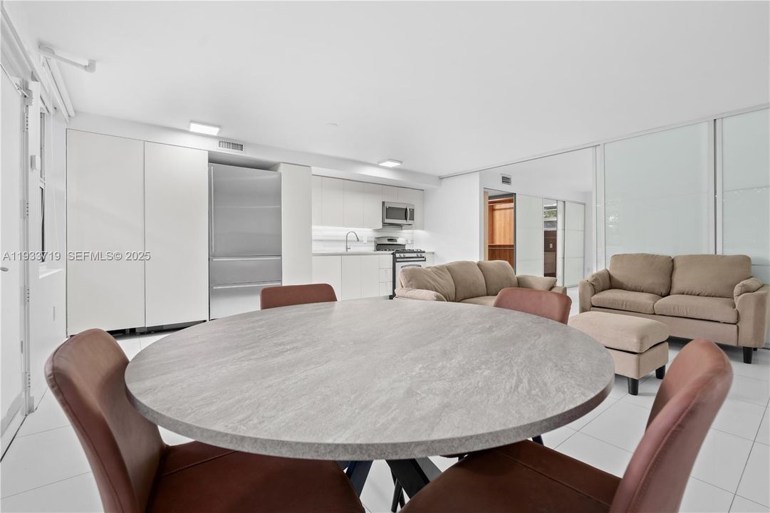 For Rent: $2,990 (1 beds, 1 baths, 630 Square Feet)