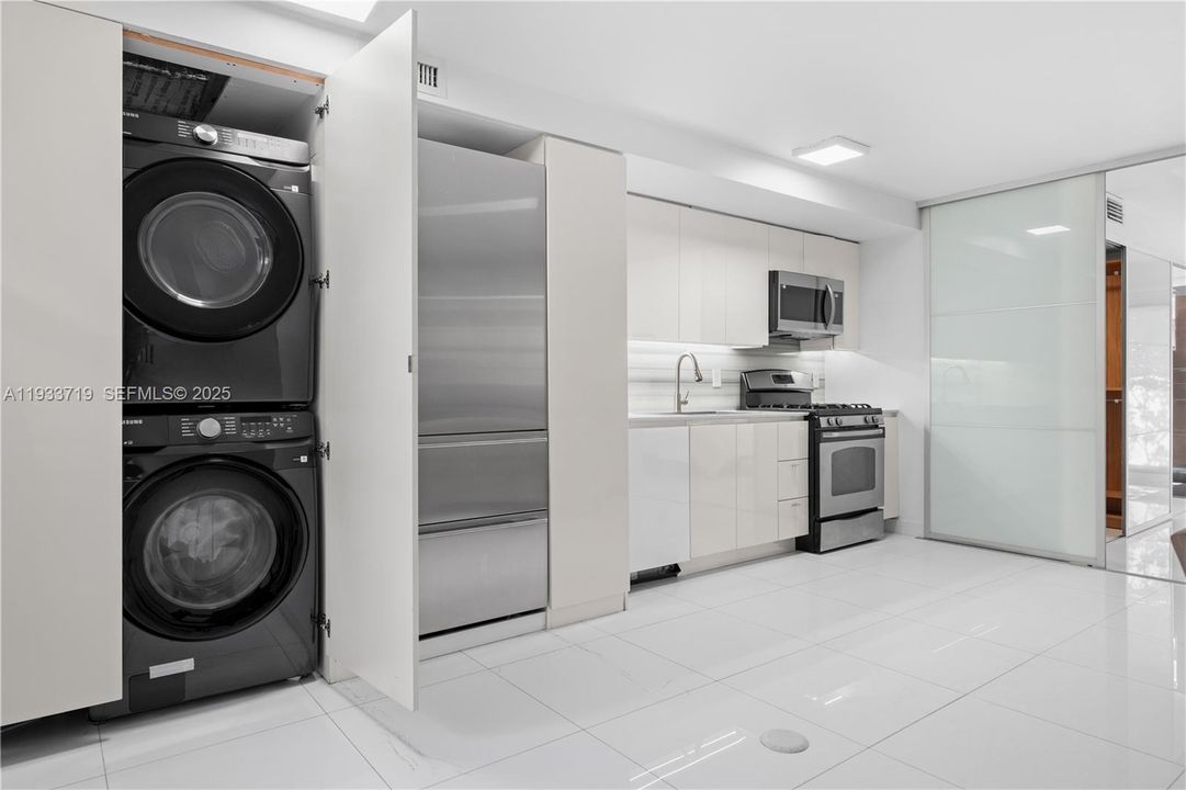 For Rent: $2,990 (1 beds, 1 baths, 630 Square Feet)