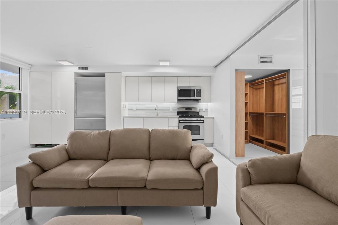 For Rent: $2,990 (1 beds, 1 baths, 630 Square Feet)