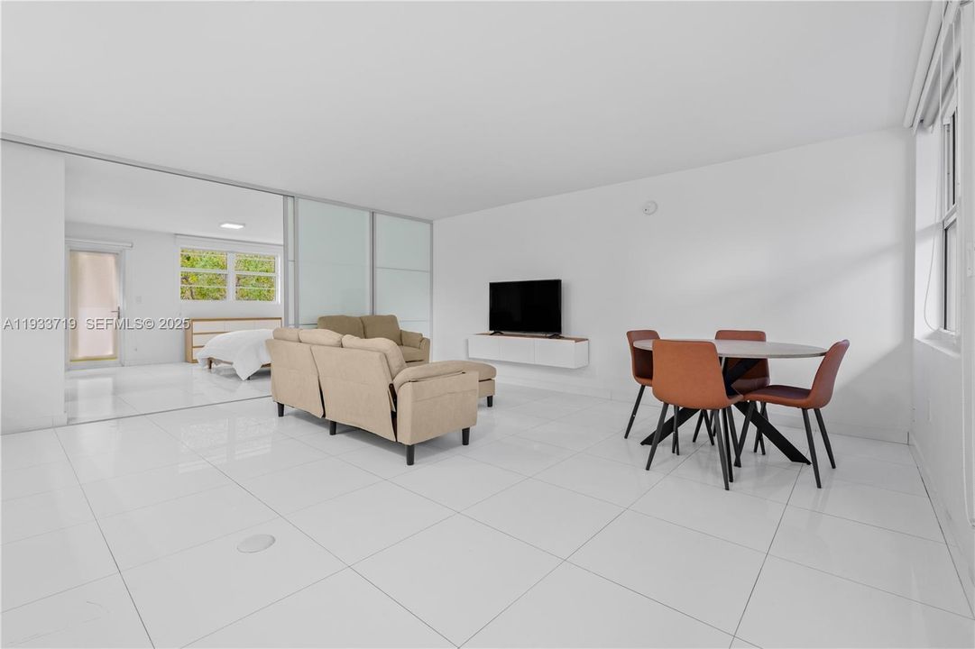 For Rent: $2,990 (1 beds, 1 baths, 630 Square Feet)