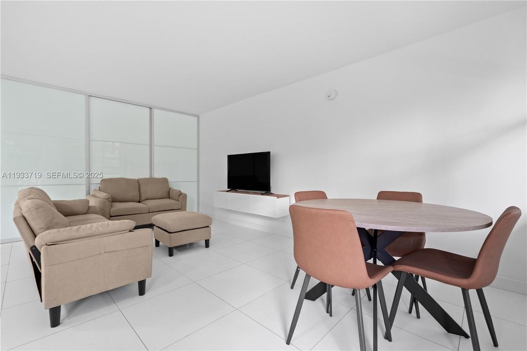 For Rent: $2,990 (1 beds, 1 baths, 630 Square Feet)