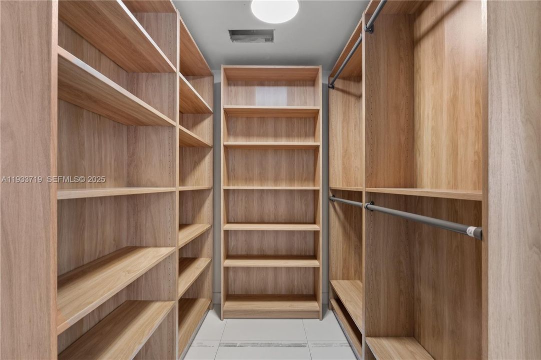 For Rent: $2,990 (1 beds, 1 baths, 630 Square Feet)