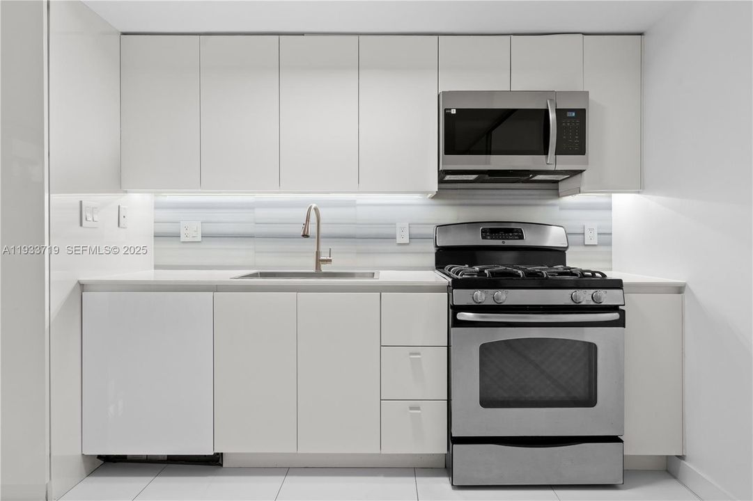 For Rent: $2,990 (1 beds, 1 baths, 630 Square Feet)