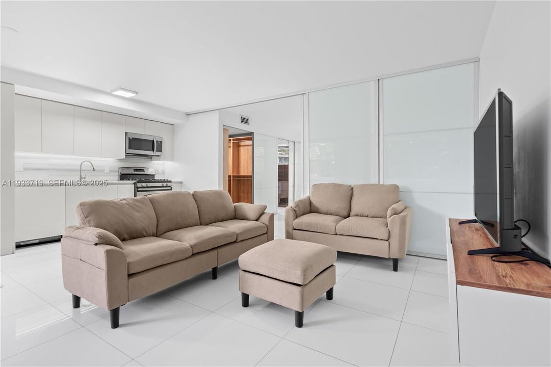 For Rent: $2,990 (1 beds, 1 baths, 630 Square Feet)