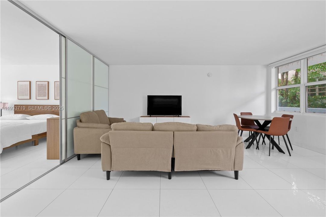 For Rent: $2,990 (1 beds, 1 baths, 630 Square Feet)