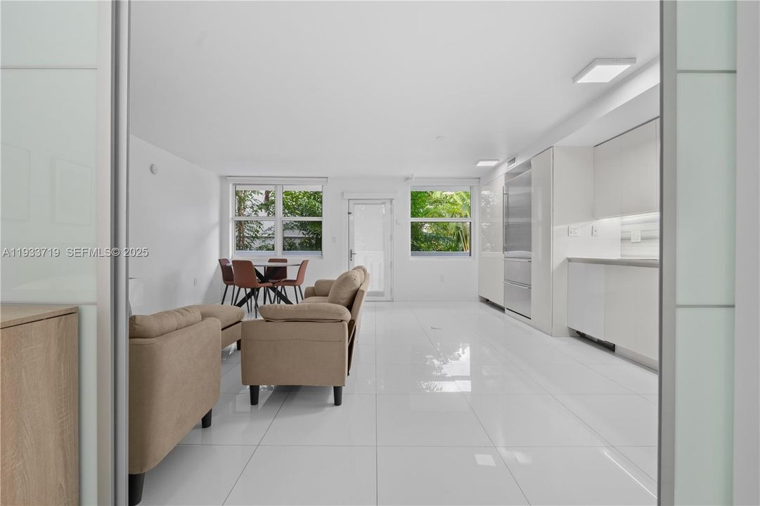 For Rent: $2,990 (1 beds, 1 baths, 630 Square Feet)