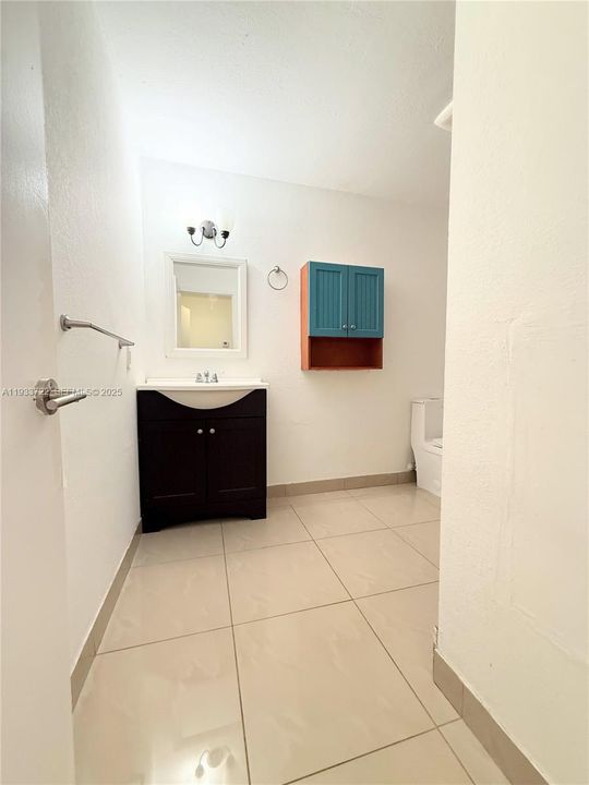 For Rent: $1,650 (1 beds, 1 baths, 1100 Square Feet)