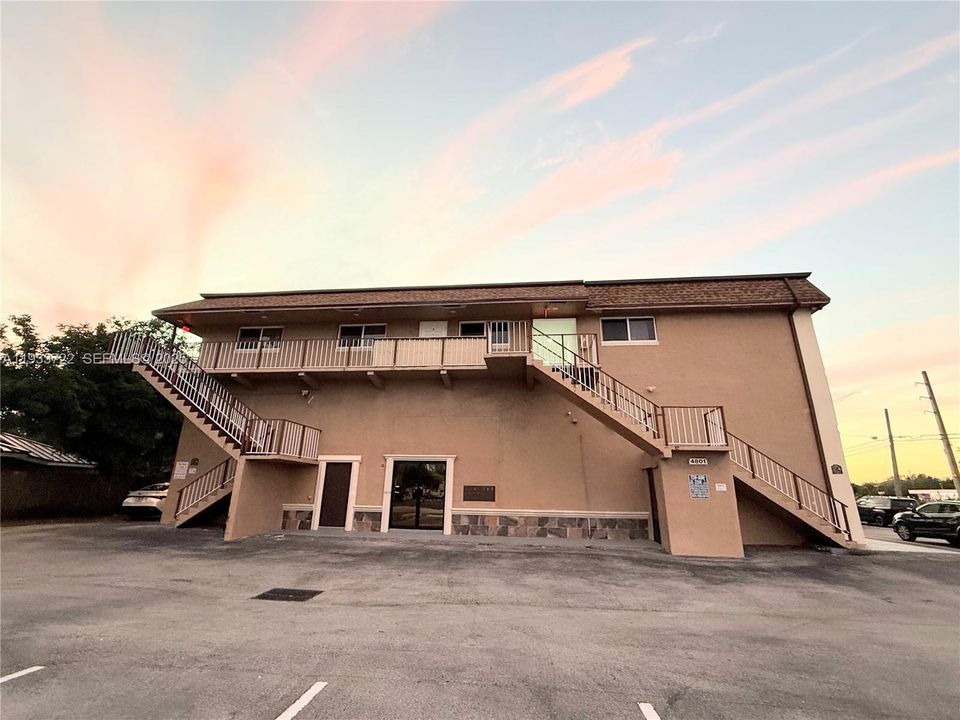 For Rent: $1,650 (1 beds, 1 baths, 1100 Square Feet)