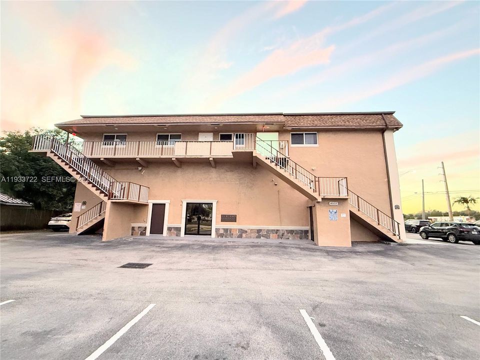 For Rent: $1,650 (1 beds, 1 baths, 1100 Square Feet)