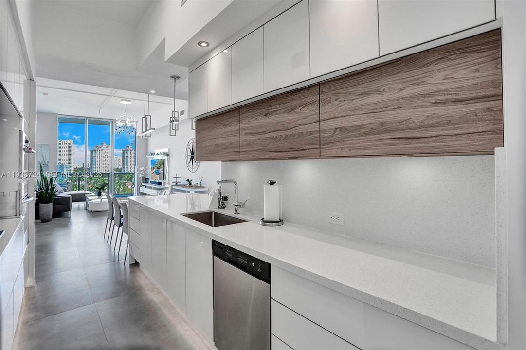 For Rent: $5,250 (3 beds, 2 baths, 1362 Square Feet)