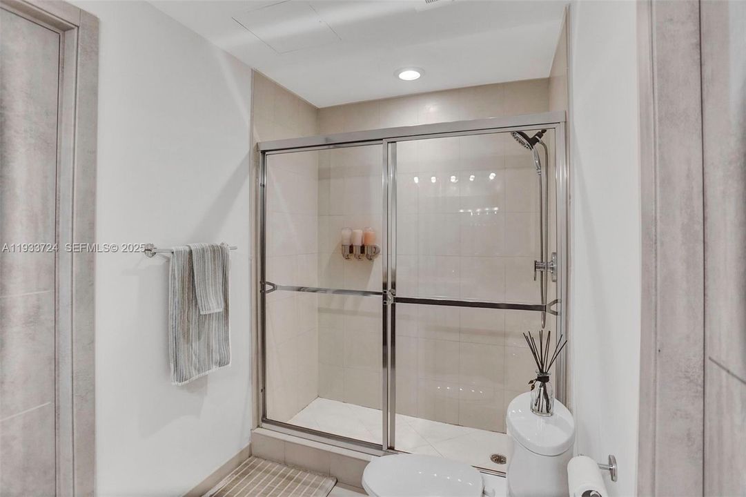 For Rent: $5,250 (3 beds, 2 baths, 1362 Square Feet)