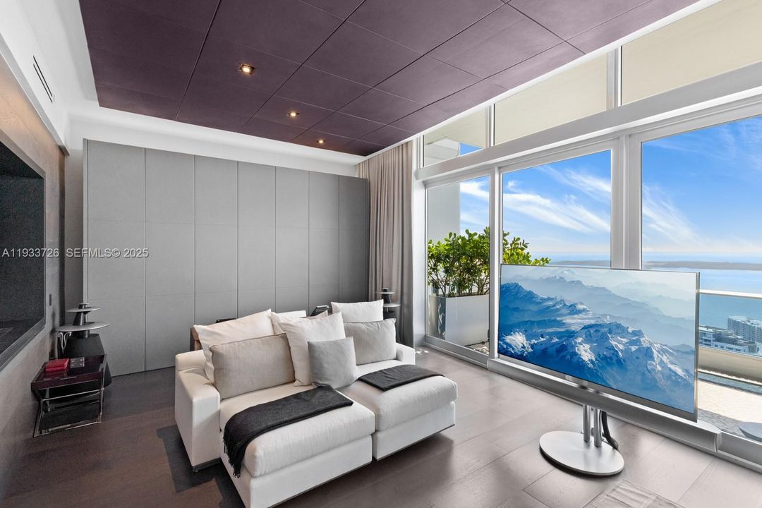 For Sale: $7,790,000 (3 beds, 5 baths, 3889 Square Feet)