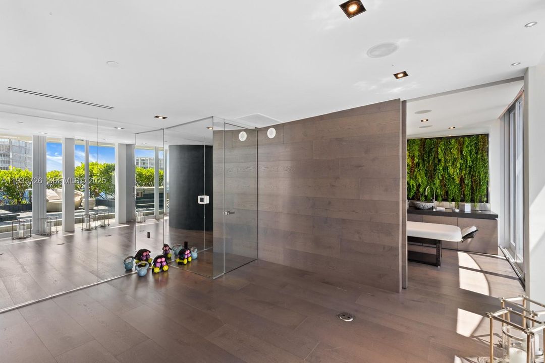 For Sale: $7,790,000 (3 beds, 5 baths, 3889 Square Feet)