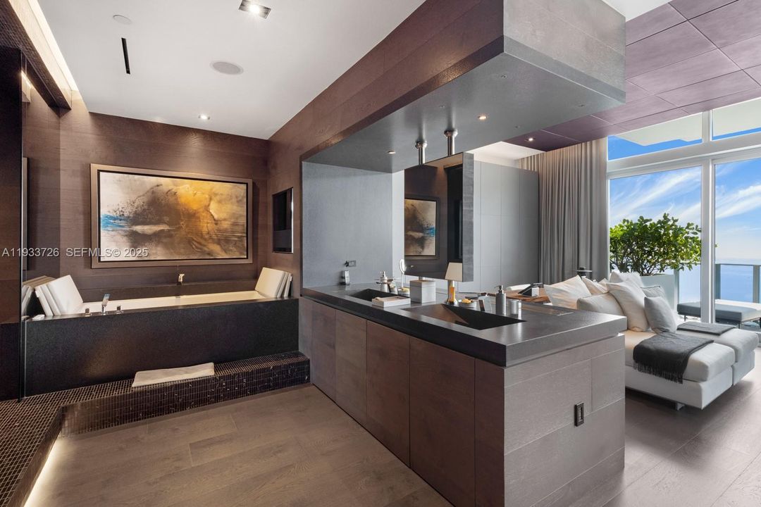 For Sale: $7,790,000 (3 beds, 5 baths, 3889 Square Feet)