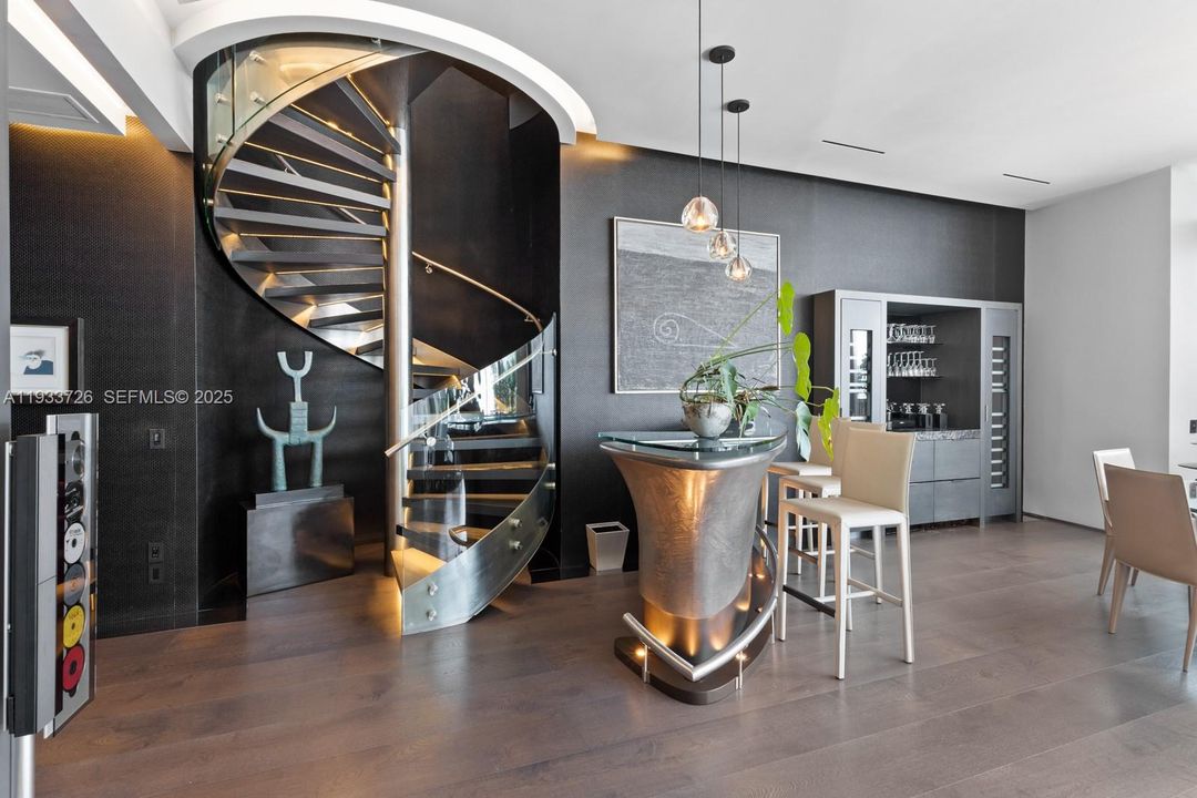 For Sale: $7,790,000 (3 beds, 5 baths, 3889 Square Feet)