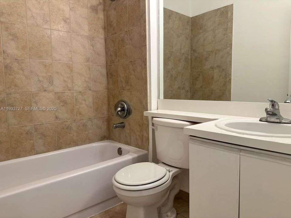 出租: $1,950 (2 贝兹, 2 浴室, 807 平方英尺)