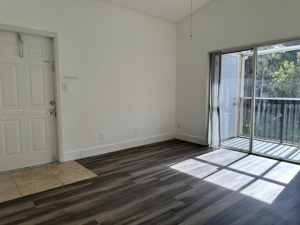 出租: $1,950 (2 贝兹, 2 浴室, 807 平方英尺)