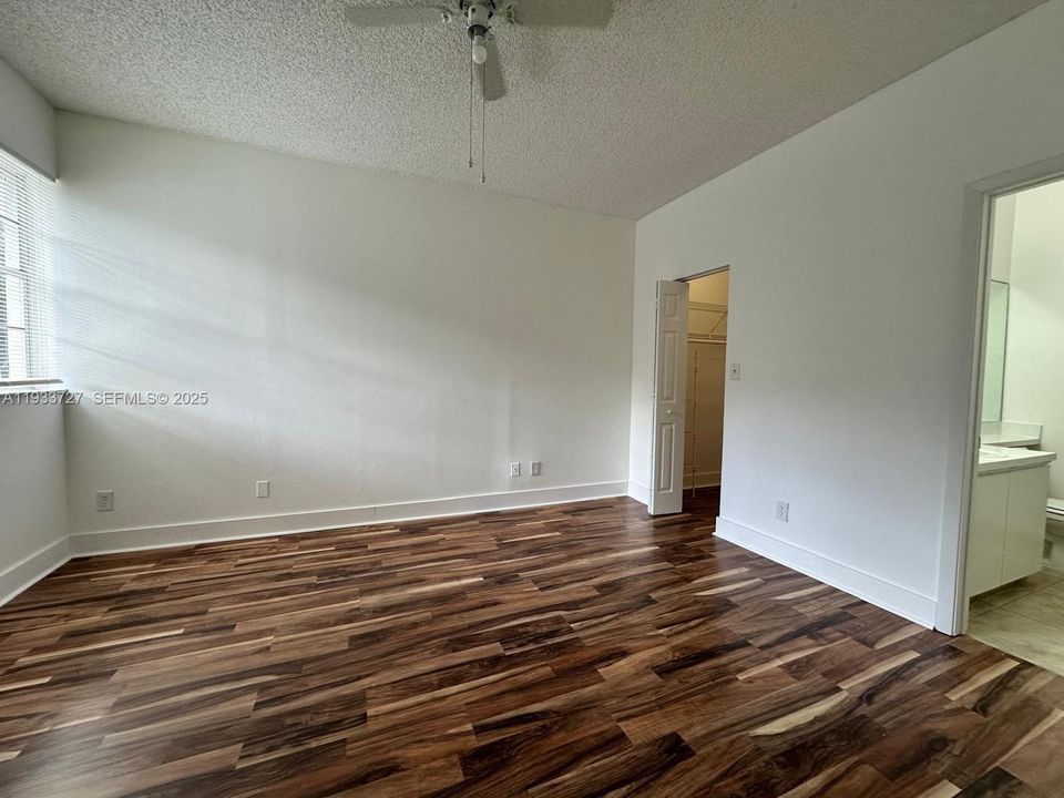 出租: $1,950 (2 贝兹, 2 浴室, 807 平方英尺)