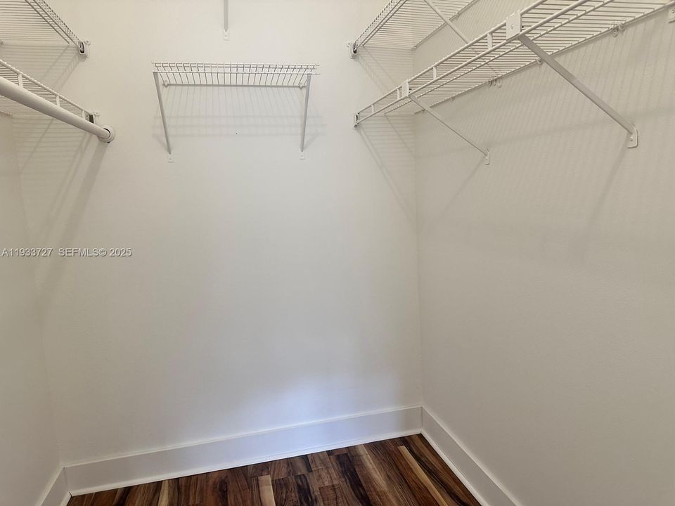 出租: $1,950 (2 贝兹, 2 浴室, 807 平方英尺)