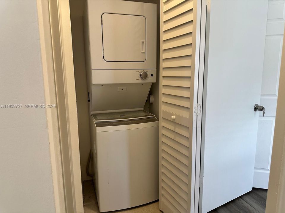 出租: $1,950 (2 贝兹, 2 浴室, 807 平方英尺)