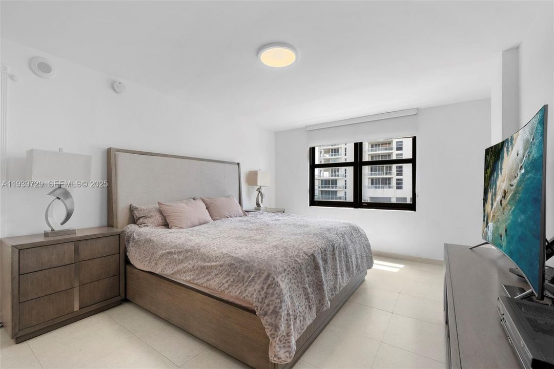 出租: $8,000 (4 贝兹, 3 浴室, 1795 平方英尺)