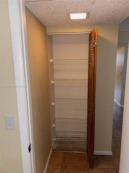 For Rent: $2,200 (3 beds, 2 baths, 1010 Square Feet)