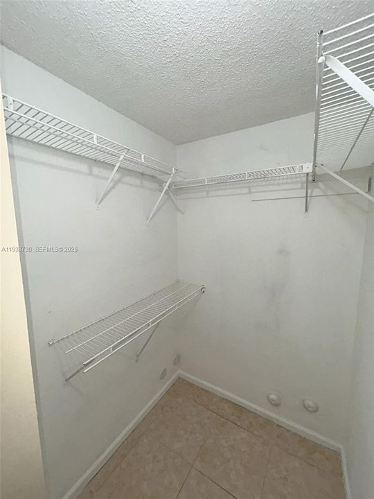 For Rent: $2,200 (3 beds, 2 baths, 1010 Square Feet)