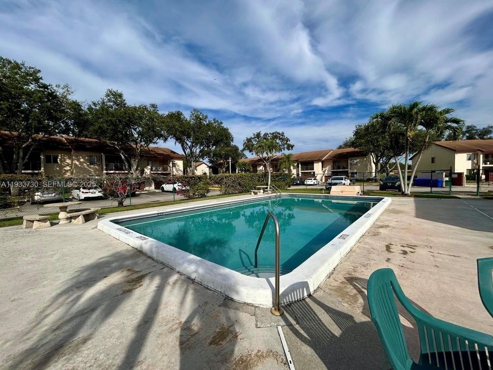 For Rent: $2,200 (3 beds, 2 baths, 1010 Square Feet)