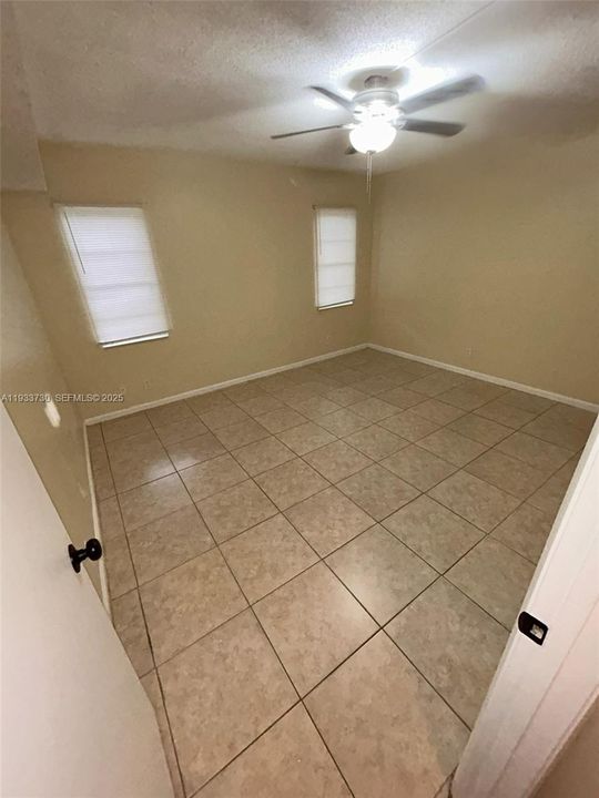 For Rent: $2,200 (3 beds, 2 baths, 1010 Square Feet)