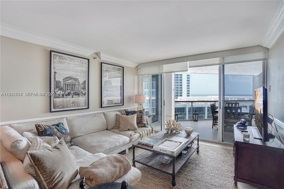 For Sale: $862,000 (2 beds, 2 baths, 1230 Square Feet)