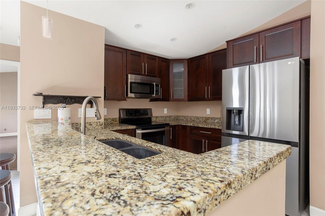 For Sale: $340,000 (3 beds, 2 baths, 1244 Square Feet)