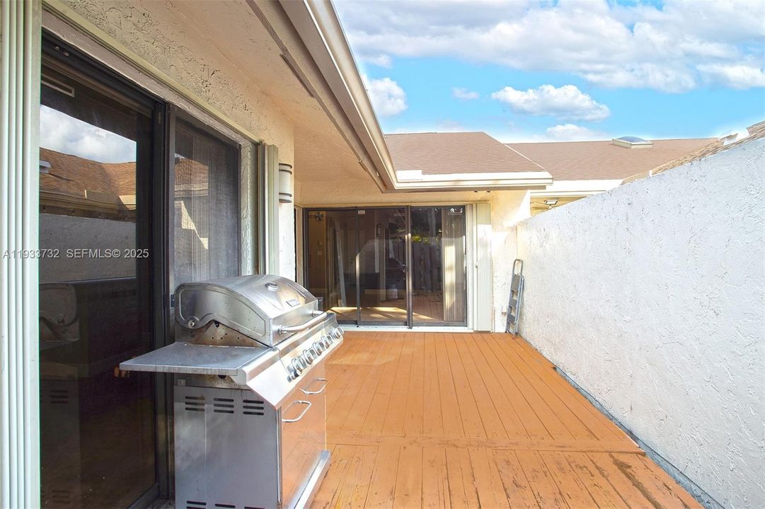 For Sale: $340,000 (3 beds, 2 baths, 1244 Square Feet)