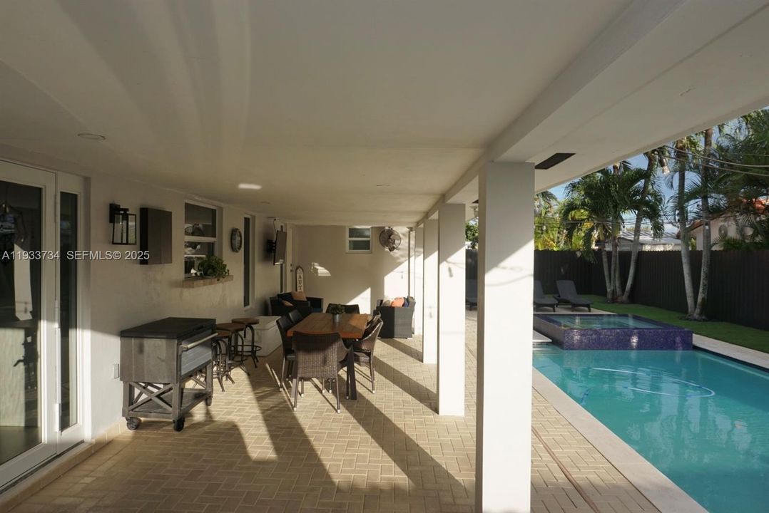 En Renta: $5,500 (4 camas, 3 baños, 2288 Pies cuadrados)