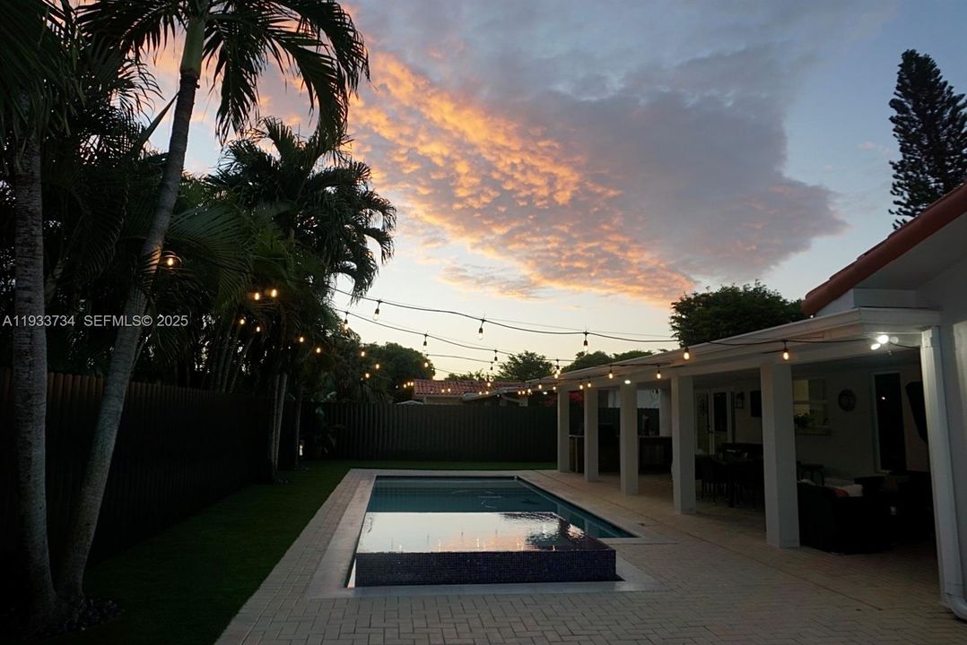 En Renta: $5,500 (4 camas, 3 baños, 2288 Pies cuadrados)