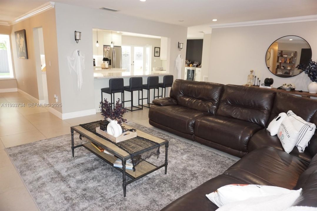 En Renta: $5,500 (4 camas, 3 baños, 2288 Pies cuadrados)