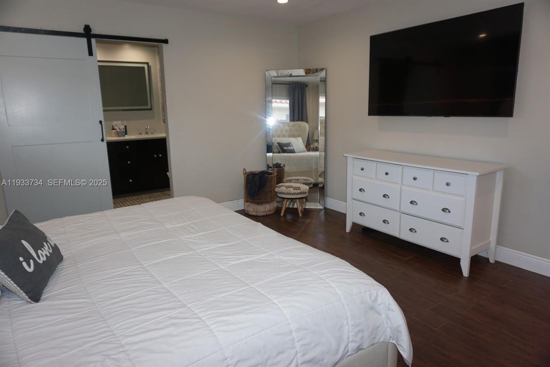 En Renta: $5,500 (4 camas, 3 baños, 2288 Pies cuadrados)