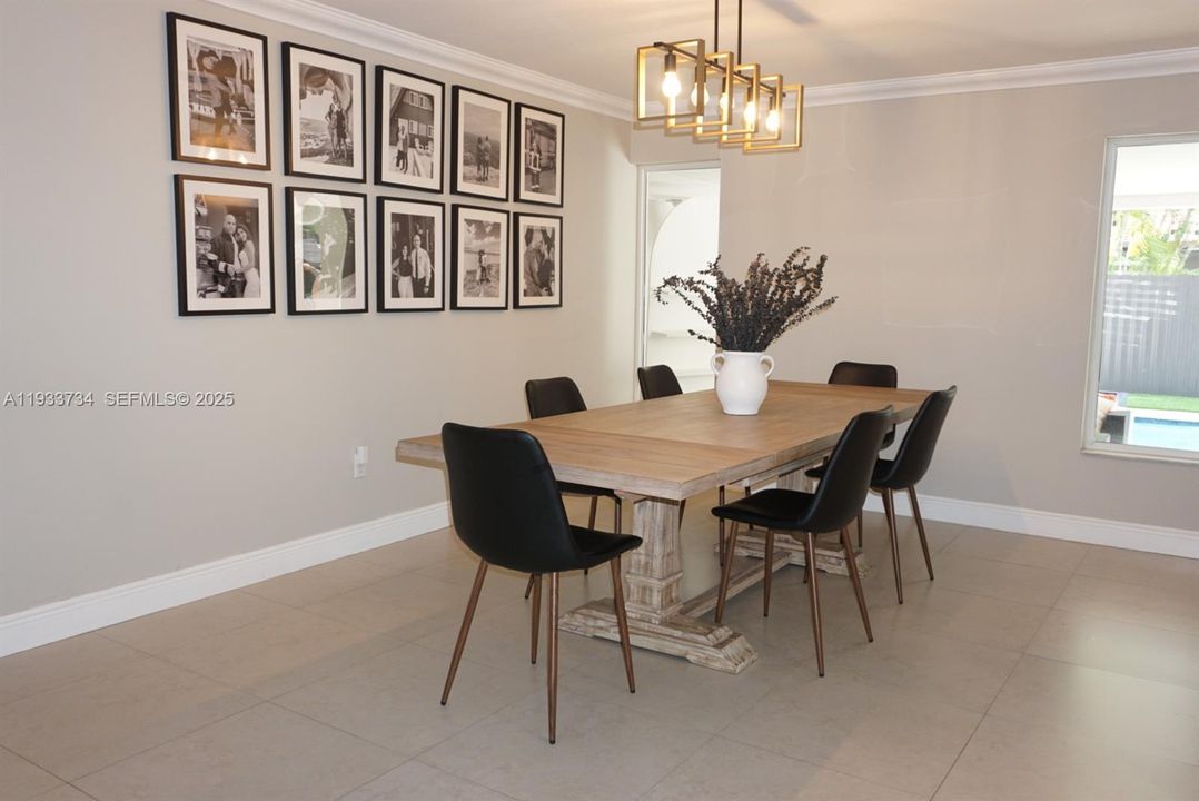 En Renta: $5,500 (4 camas, 3 baños, 2288 Pies cuadrados)