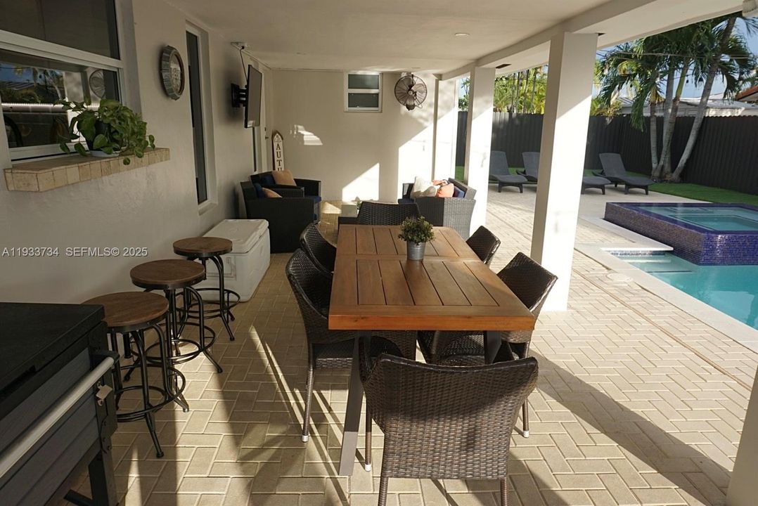 En Renta: $5,500 (4 camas, 3 baños, 2288 Pies cuadrados)