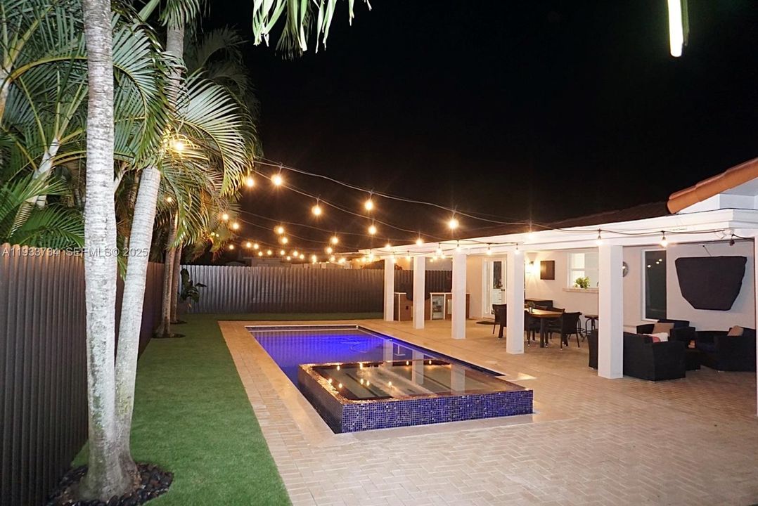 En Renta: $5,500 (4 camas, 3 baños, 2288 Pies cuadrados)