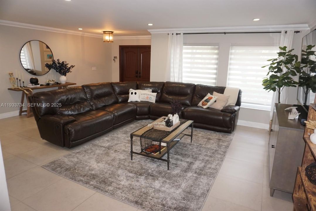 En Renta: $5,500 (4 camas, 3 baños, 2288 Pies cuadrados)