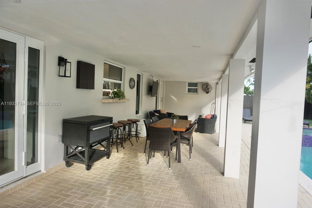 En Renta: $5,500 (4 camas, 3 baños, 2288 Pies cuadrados)