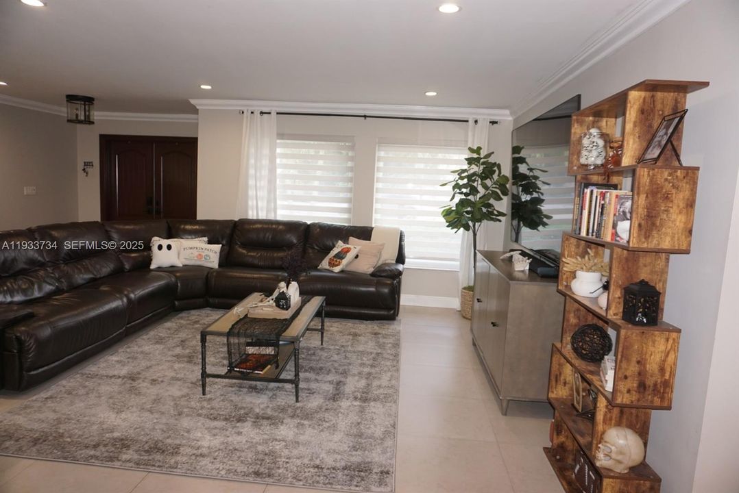 En Renta: $5,500 (4 camas, 3 baños, 2288 Pies cuadrados)